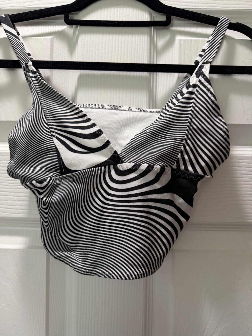 Black & White Swirl Print Crop Top - Women